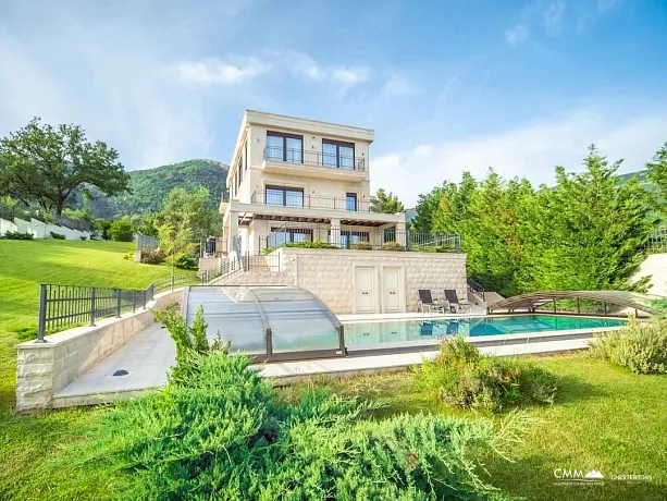 Einzigartige Villa in Tivat